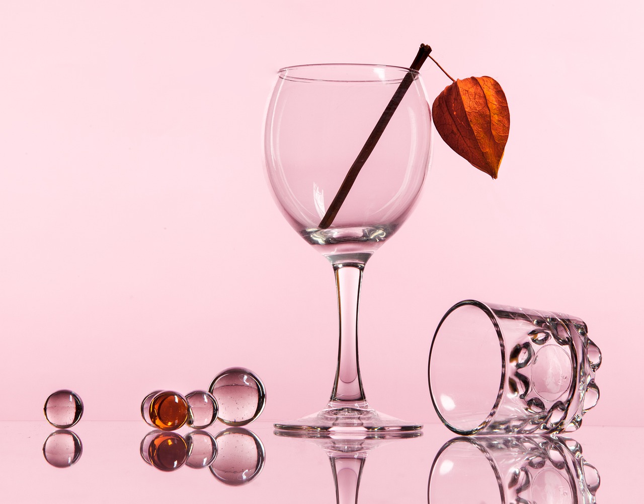 still life, glass, reflection-1771390.jpg